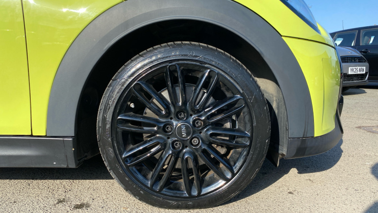 MINI Hatchback 2.0 Cooper S Exclusive 3dr Auto Petrol Hatchback